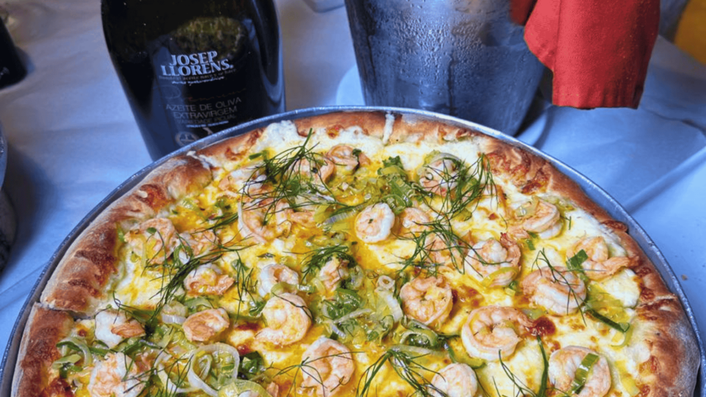 Descubra onde comer pizzas tradicionais especiais em Curitiba em 2025. Massas artesanais, sabores clássicos e ambiente acolhedor te esperam.