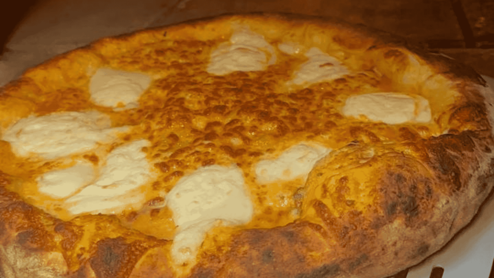 Saiba o que fazer em Curitiba em 2025: descubra onde provar as melhores pizzas tradicionais especiais, com massa artesanal e ingredientes clássicos.