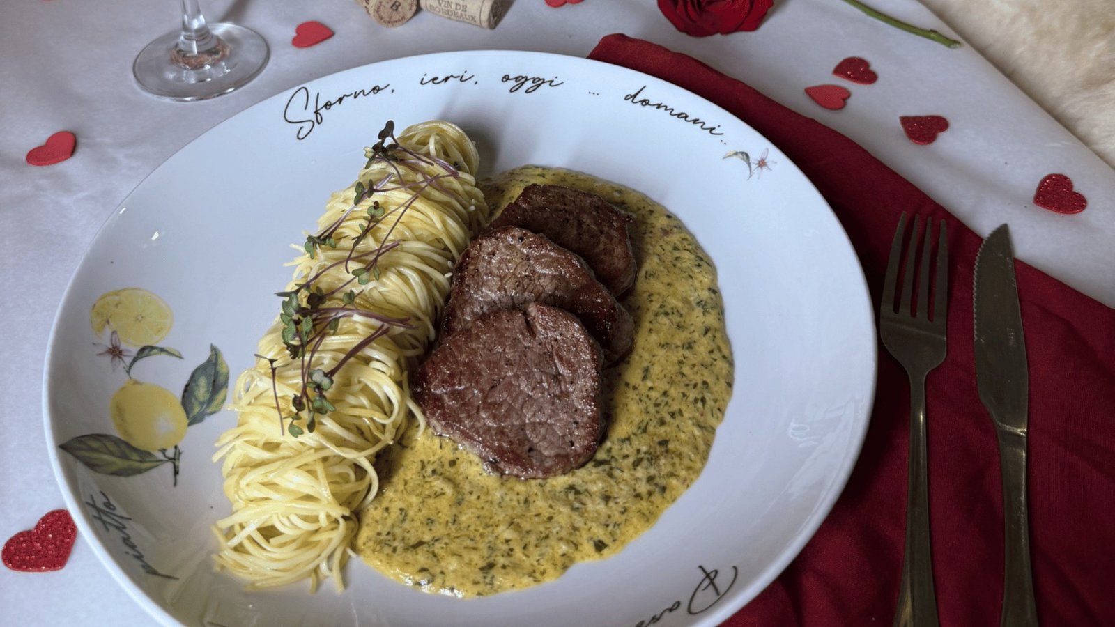 Se você está planejando um jantar romântico em Curitiba, não hesite em fazer sua reserva na Sforno Trattoria e Pizzaria.